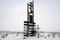 Памятник жертвам сталинских лагерей, установленный рядом с шахтой «Воркутинская». Воркута, 8 февраля 2013 года